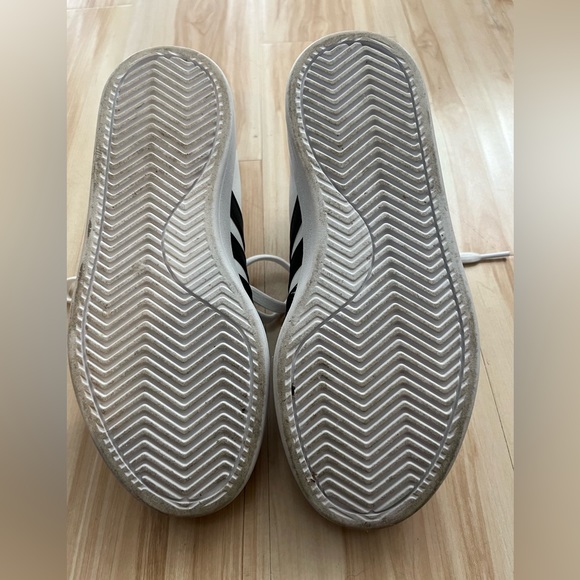 Women’s Adidas shoes. - Picture 3 of 5